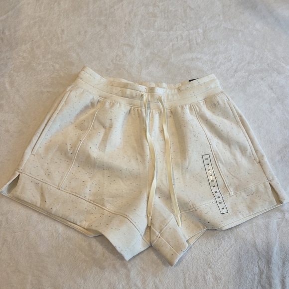 DSG Pants - DSG Women's Sport Fleece Mid-Rise Shorts in Bright Sand Nep XS New Running Walk